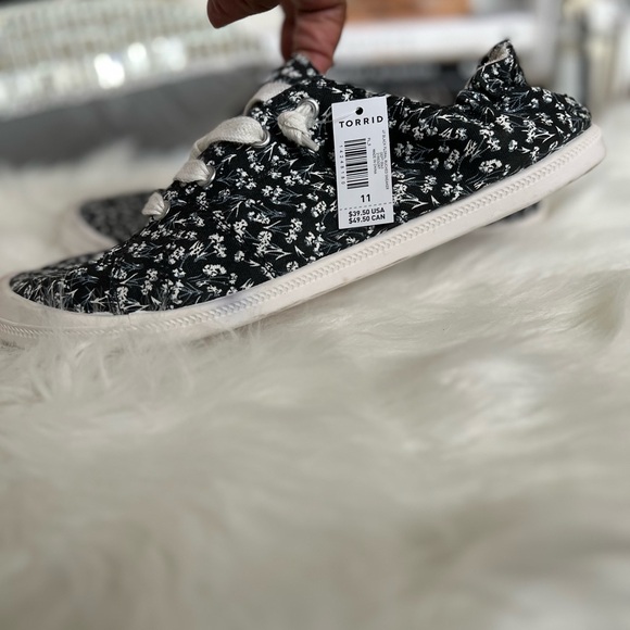 TORRID Riley Ruched Sneaker WW~NWT - Picture 8 of 13